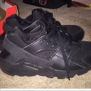 Black Hurrache Runs 6.5 In Women